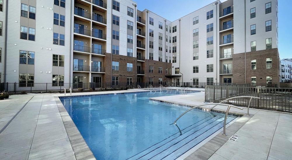 Landing Apartments near Rivergate Park Area — 4-Star Luxury Hotel in Cleveland, United States