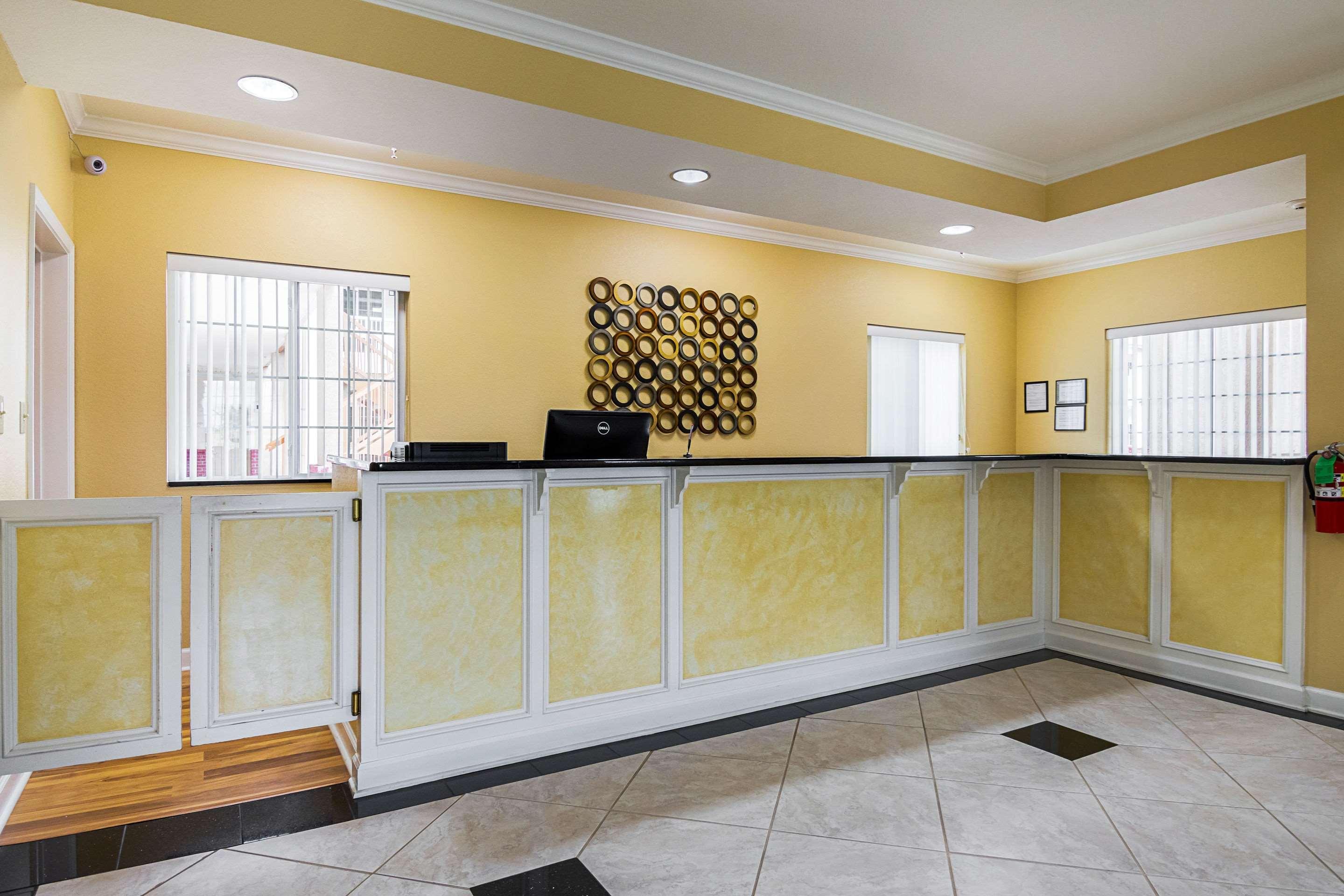 Bryant Inn & Suites - photo 33