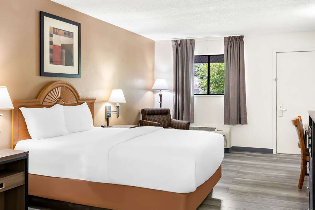 Quality Inn Middleburg Heights near Cleveland Airport - photo 15