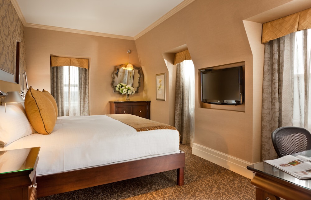 Chestnut Hill Hotel - photo 18