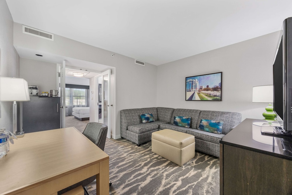 DoubleTree Suites by Hilton Hotel Huntsville South - photo 10