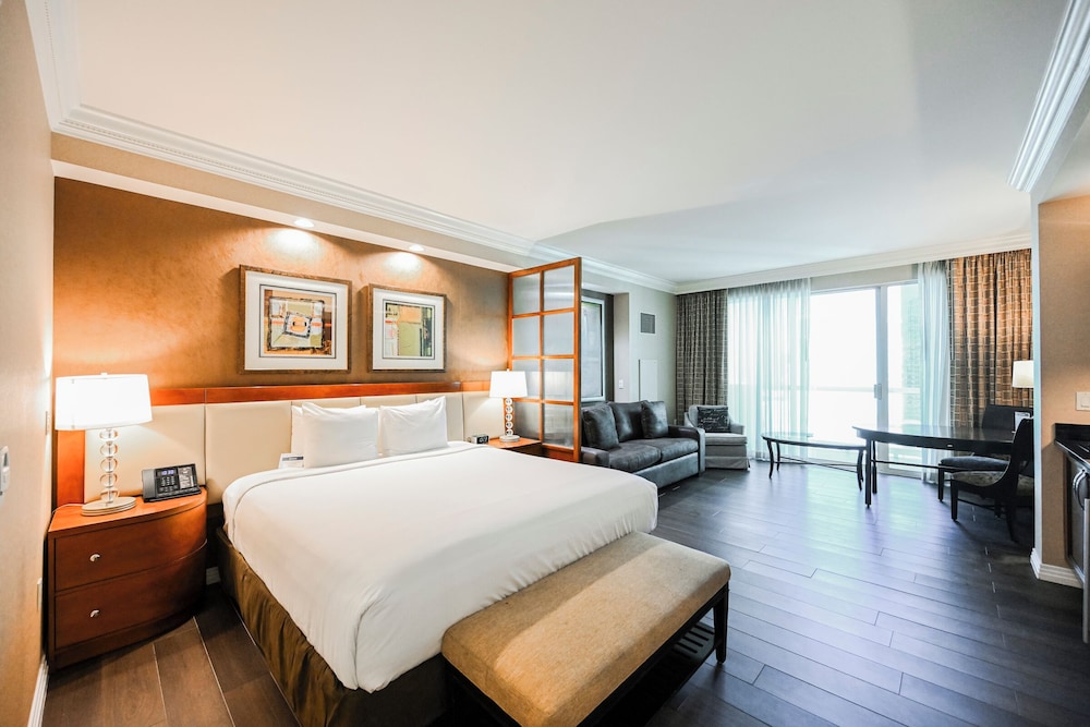 StripViewSuites at Signature - photo 60