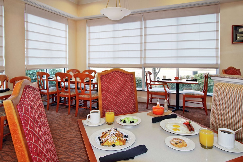 Hilton Garden Inn Chesapeake Greenbrier - photo 16