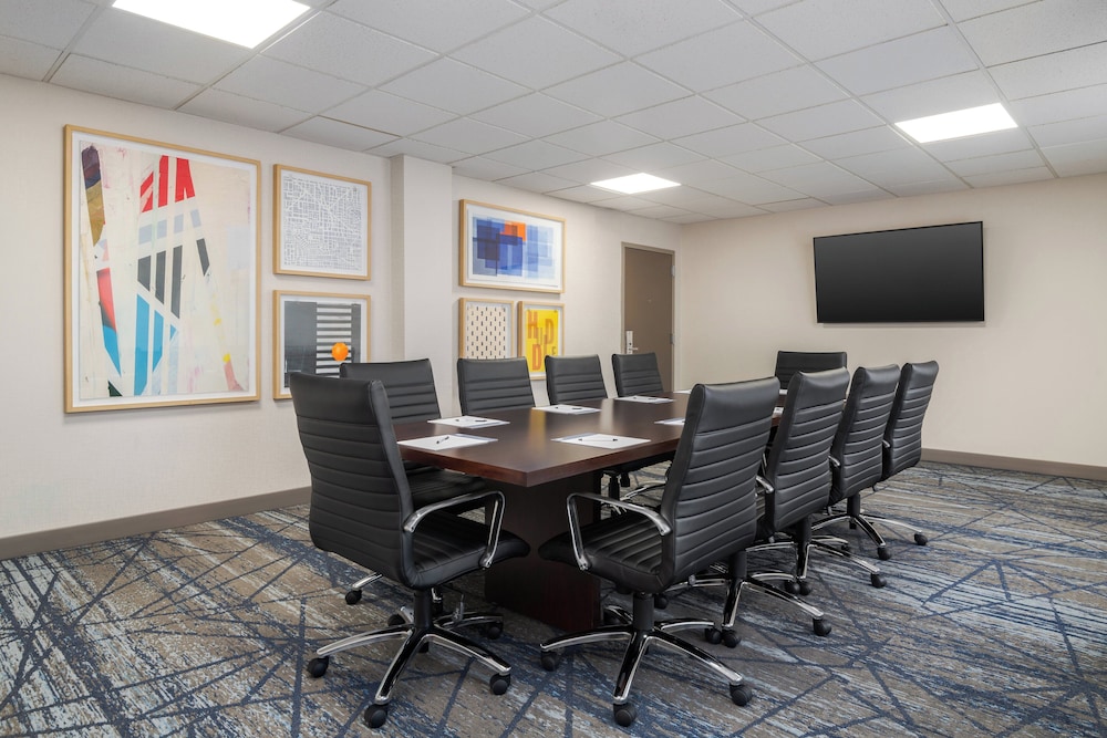 Holiday Inn Express Hotel & Suites Bentonville by IHG - photo 45