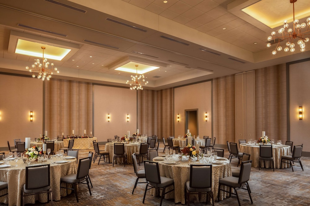 Embassy Suites by Hilton South Bend at Notre Dame - photo 27