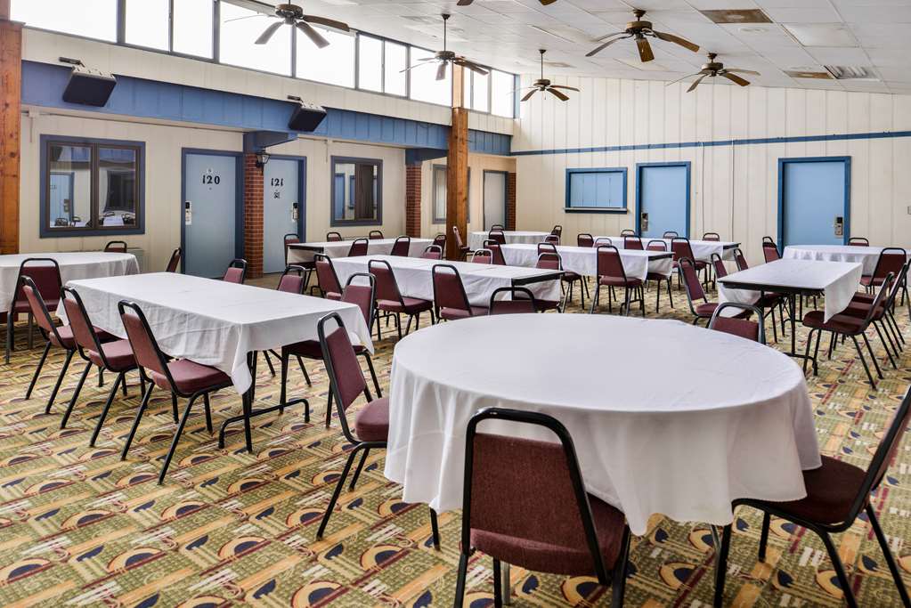 Americas Best Value Inn Ellsworth - photo 19