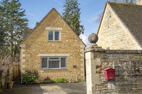 Augusta Cottage — 4-Star Luxury Hotel in Bourton On The Water, United Kingdom