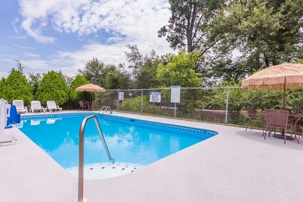 Howard Johnson by Wyndham Aiken - photo 8