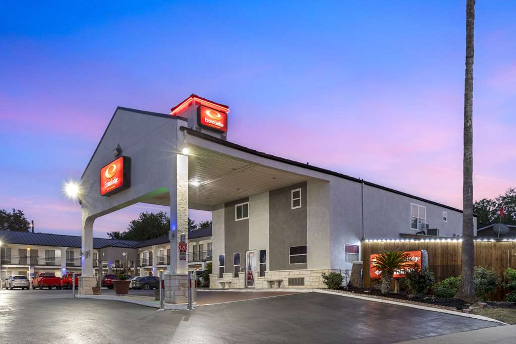 Econo Lodge Inn & Suites Near Lackland AFB - photo 5