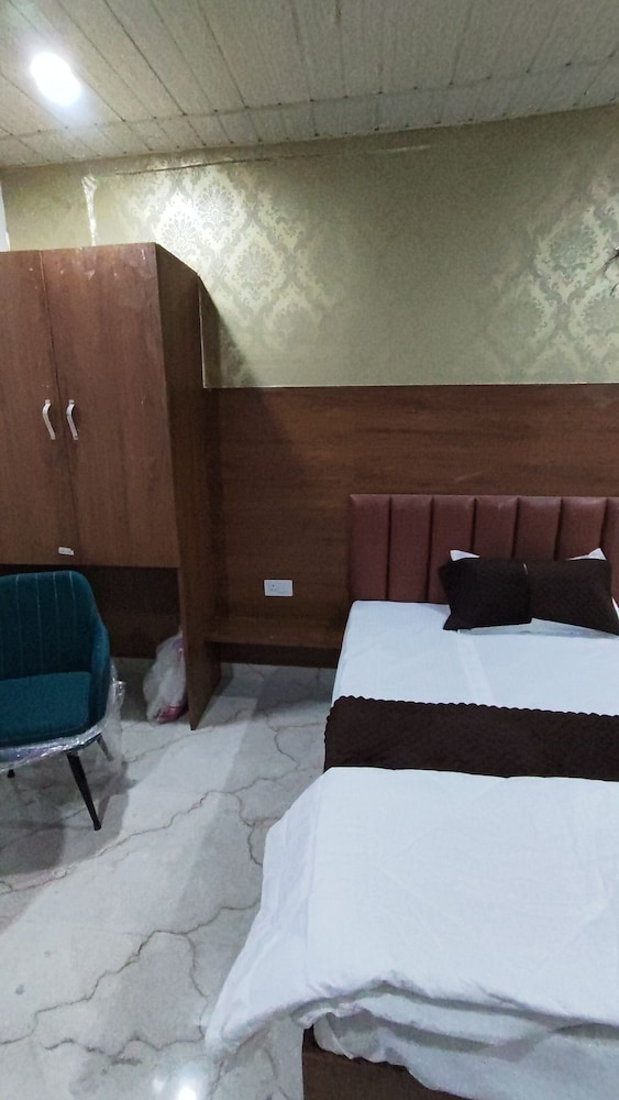 Ajmer Oasis hotel and club in Ajmer, India