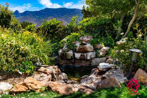 The Rose Garden Estate with Swim Spa an Irvie Home — 4-Star Luxury Hotel in Albuquerque, United States