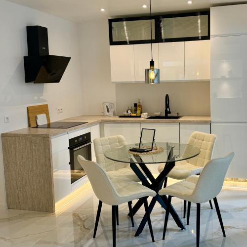 Le Soleil Tropezien Somptueux 2 Pieces Terrasse Vue Mer in Menton, France