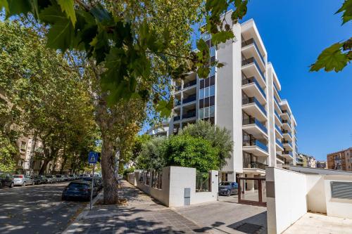Elilux Zona Policlinico Garage e Posto auto — 4-Star Luxury Hotel in Bari, Italy