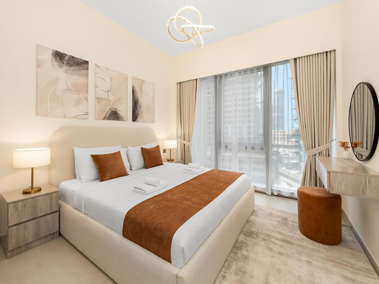 Emaar Grande 1Br Downtown I Steps To Fountain & Dubai Mall — 4-Star Luxury Hotel in Dubai, United Arab Emirates