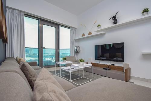 Spacious 1BR with Balcony & Rooftop Pool The Bay Business Bay — 4-Star Luxury Hotel in Dubai, United Arab Emirates