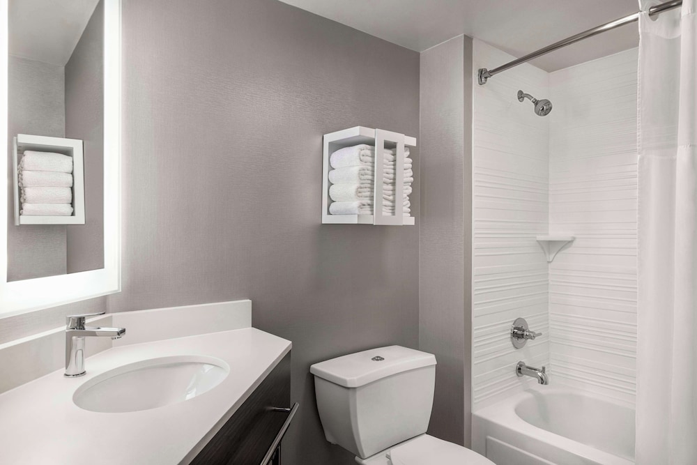 Hampton Inn Chicago O'Hare International Airport - photo 18