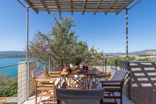 Red Art Maisonette in Argostolion, Greece