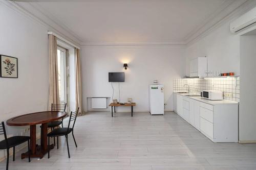 Super Central and Cozy Apartment Next to Stamba