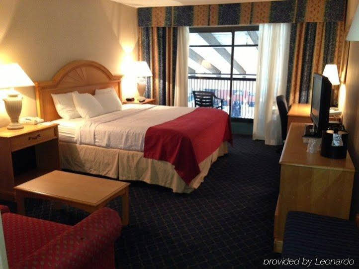 Caribbean Cove Hotel and Water Park - photo 16