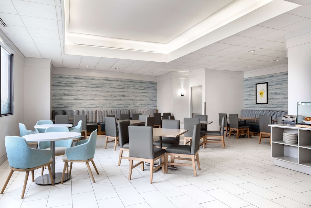 Embassy Suites by Hilton Tampa Airport Westshore - photo 42