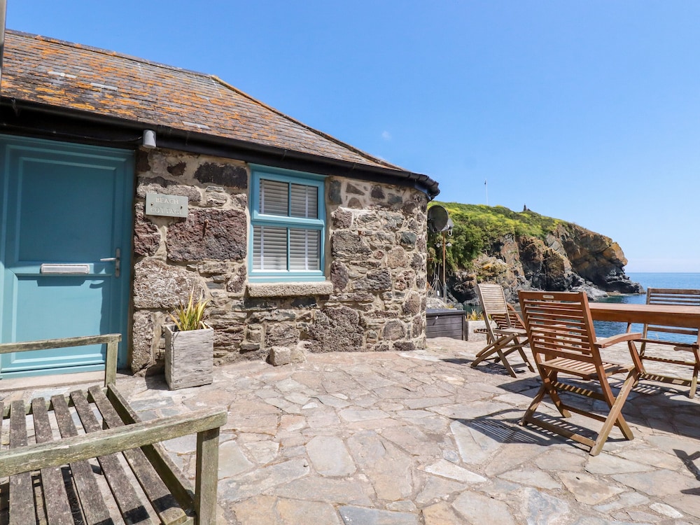Beach Cottage — 4-Star Luxury Hotel in Helston, United Kingdom