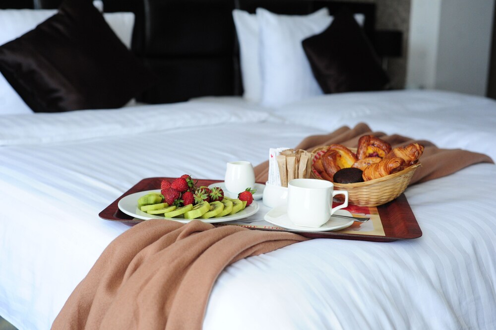 Room Service - Dining