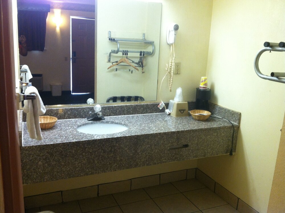 Motel 6 Calera - photo 20