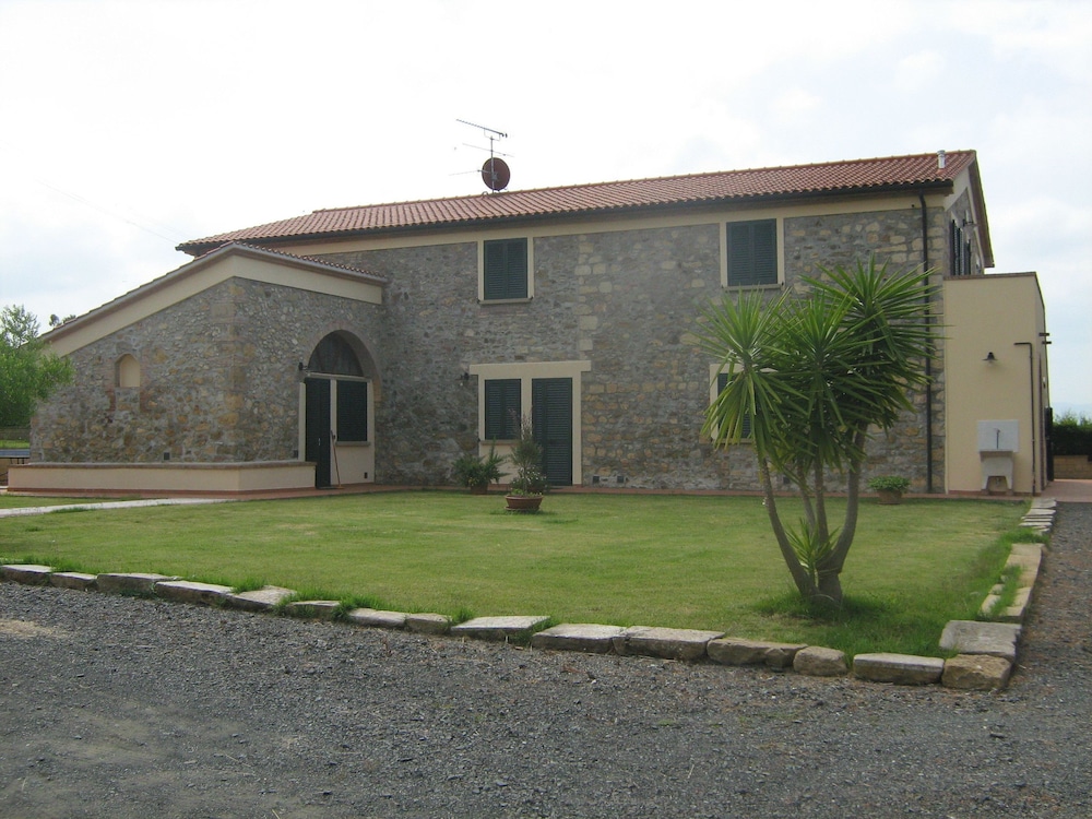 Poggio Picchio - carbon neutral hotel in Bibbona