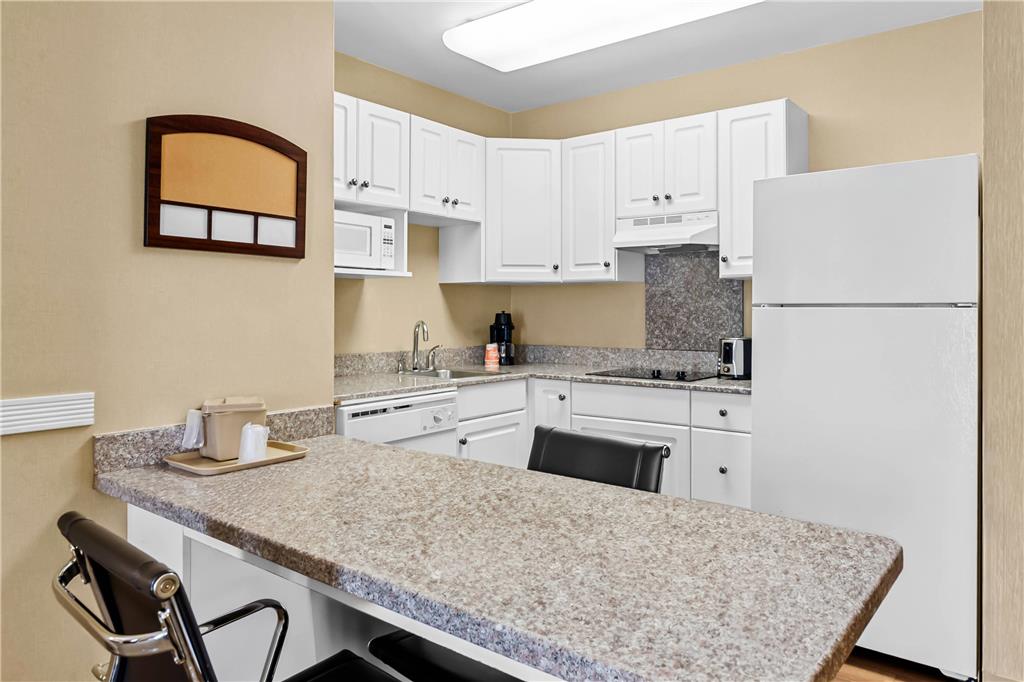 MainStay Suites Roanoke Airport - photo 28