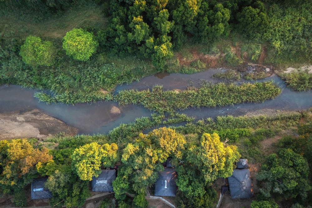 Karongwe River Safari Lodge — 5-Star Luxury Hotel in Hoedspruit, South Africa