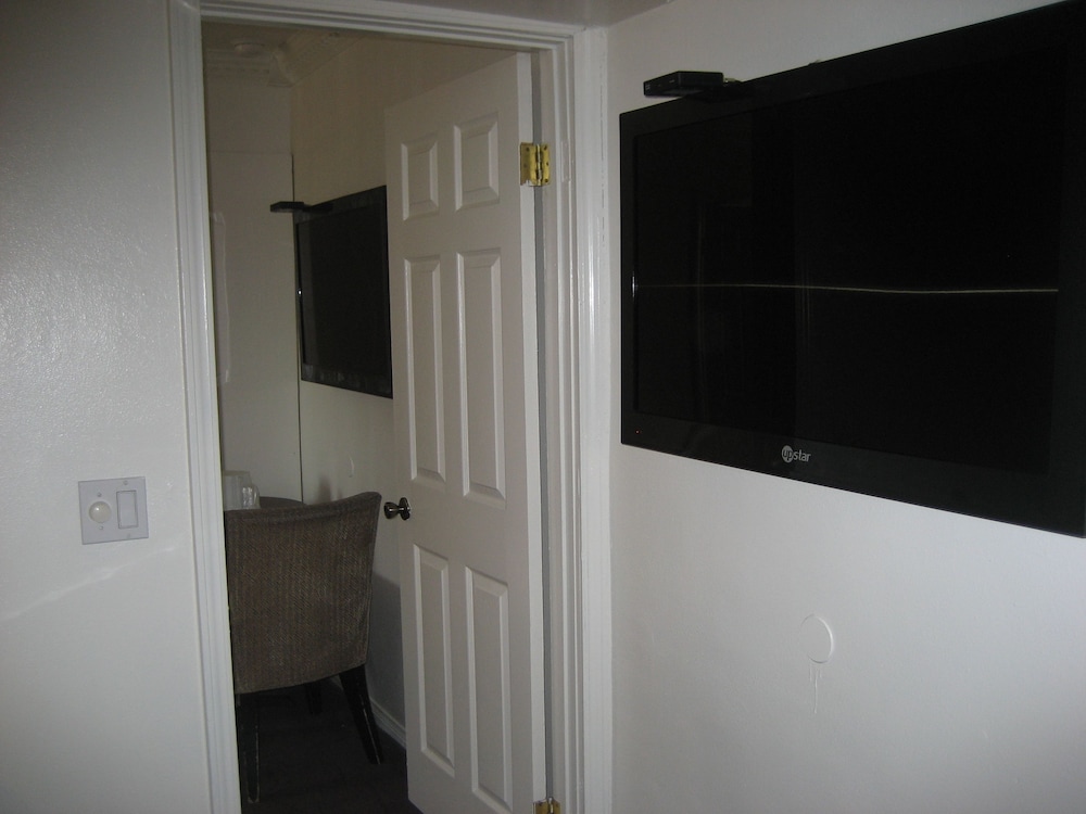 Walls Motel Long Beach - photo 27