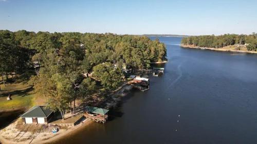 Robbins Nest - carbon neutral hotel in Unknown City