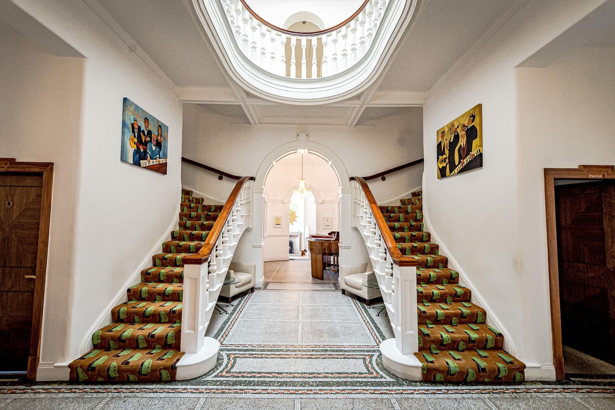 Leverhulme Hotel — hotel in Birkenhead