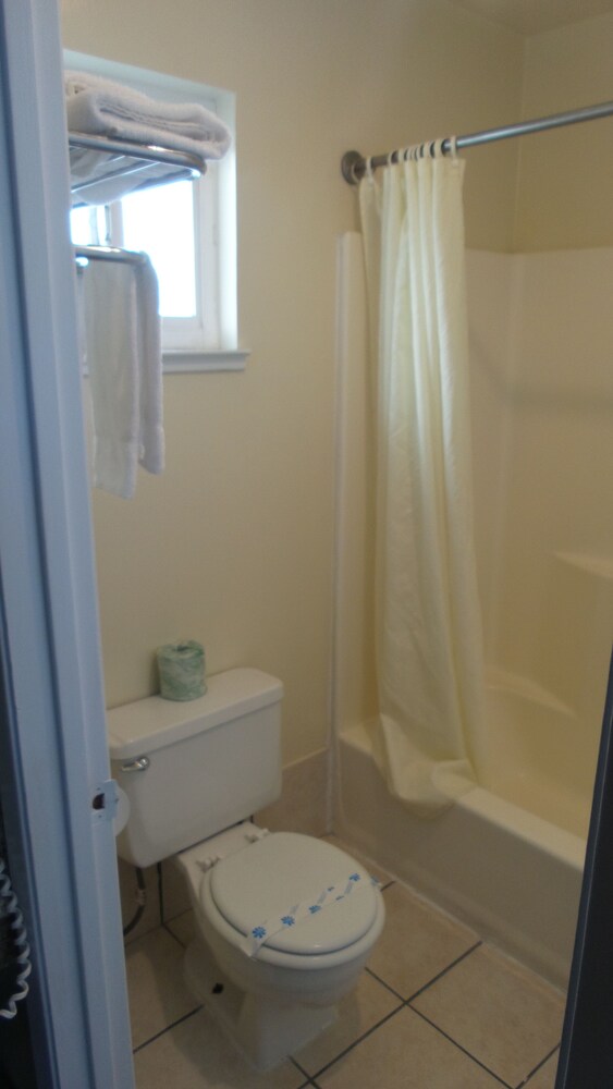 Holiday Motel Oakdale - photo 15