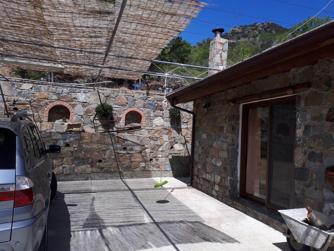 Agrompelo House