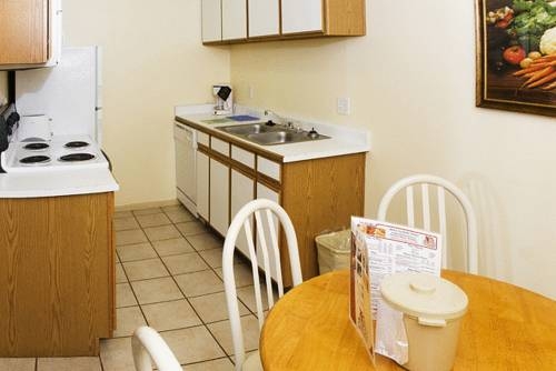 Emerald Suites at Cameron - photo 6