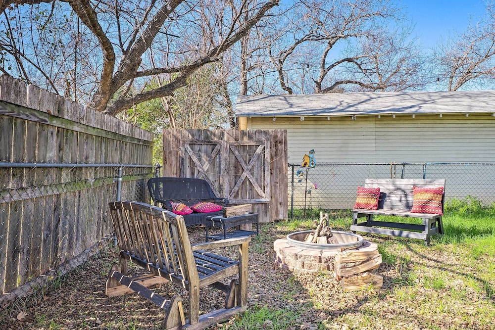 Georgetown Vacation Rental Close to Town Square - photo 25