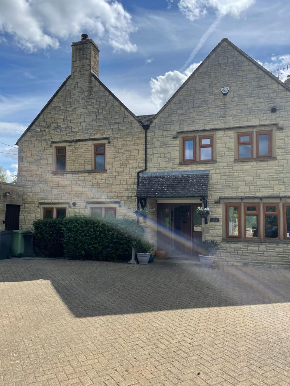 Cotswolds Luxury House in Central Bourton Large Sleeps 2 11. Pet Friendly. — 4-Star Luxury Hotel in Bourton On The Water, United Kingdom