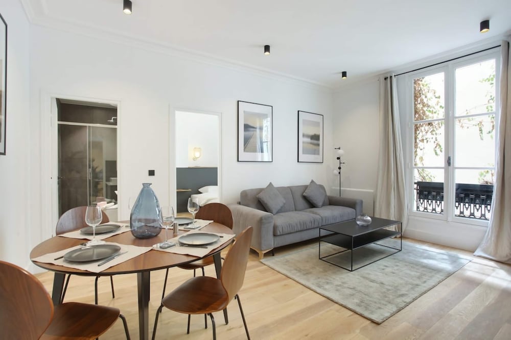 Superb Apartment Palais Royal Opera — 4-Star Luxury Hotel in Paris, France