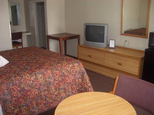 Relax Inn Benton - photo 10