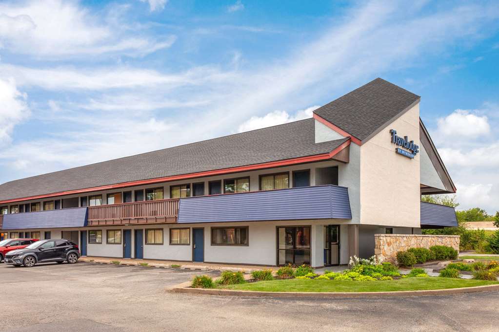 Travelodge by Wyndham Peoria - photo 4