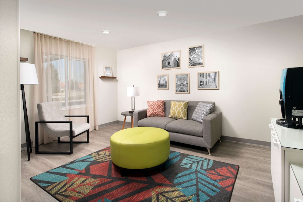 WoodSpring Suites Orlando International Drive - photo 8