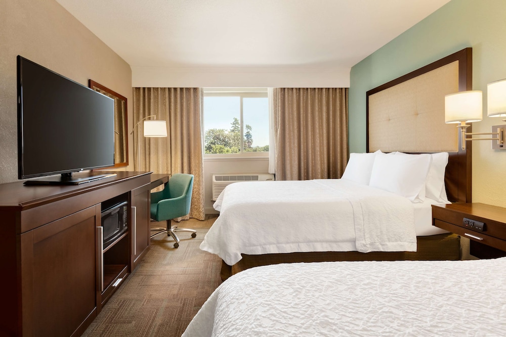 Hampton Inn Clackamas - photo 13