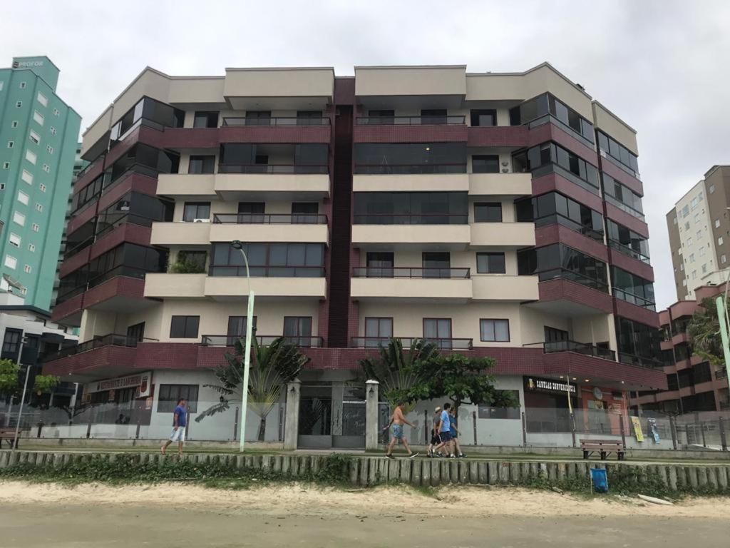 Apartamento Meia Praia Lateral Mar