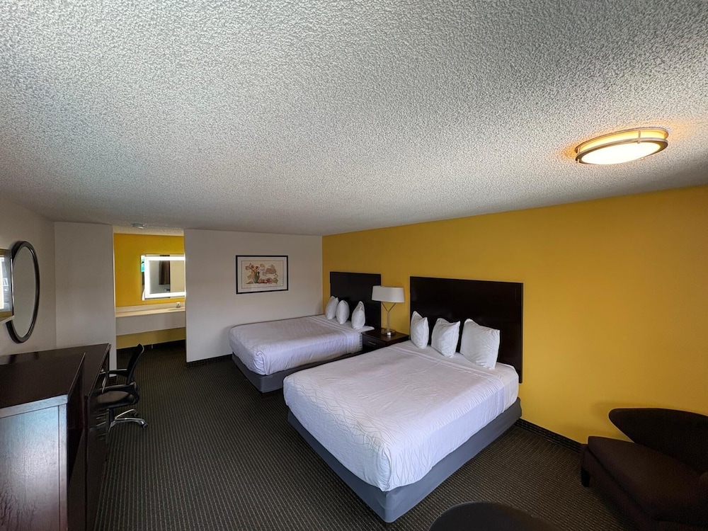 PepperTree Inn - photo 4
