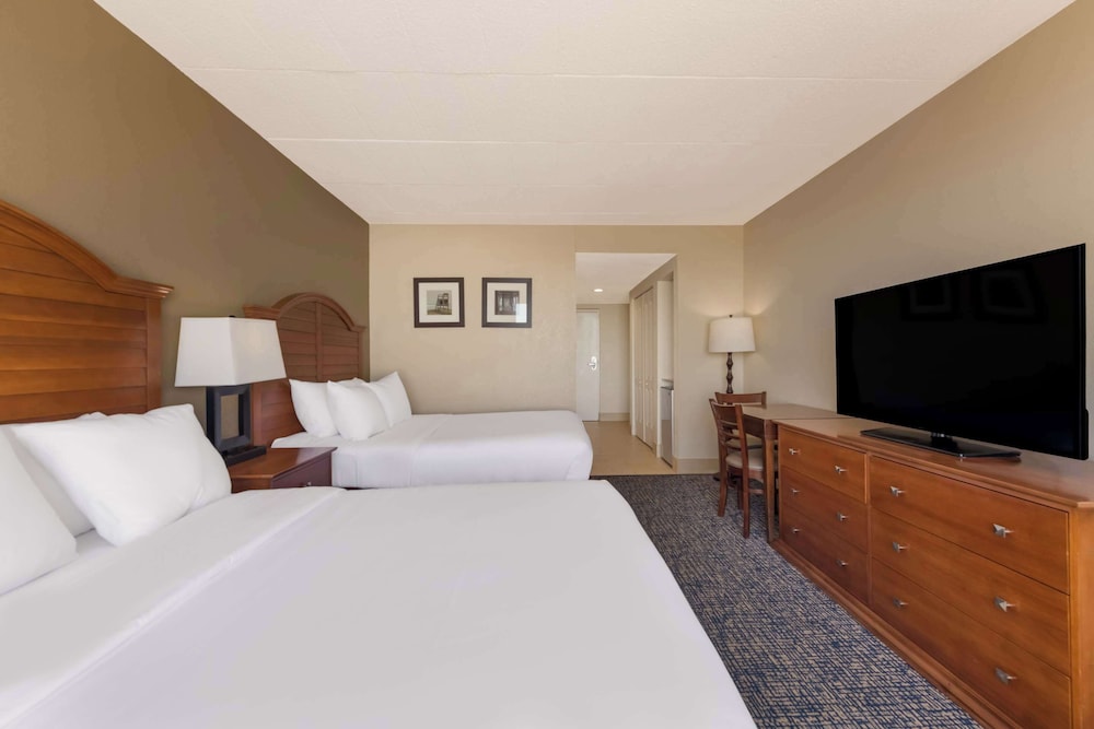 Comfort Inn South Oceanfront - photo 7