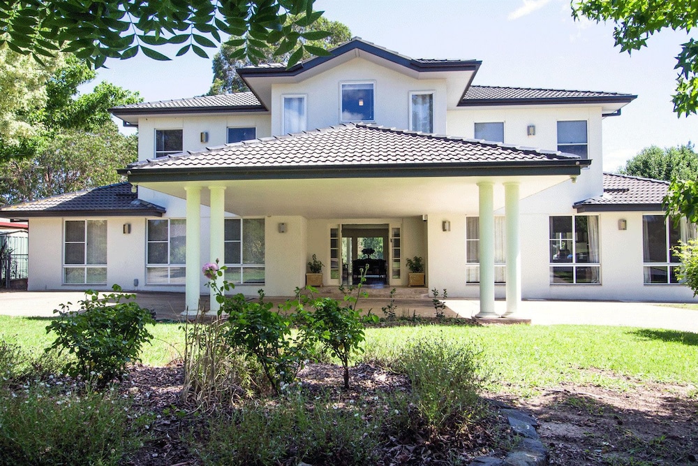 Mudgee Country Grandeur Home — 4-Star Luxury Hotel in Mudgee, Australia