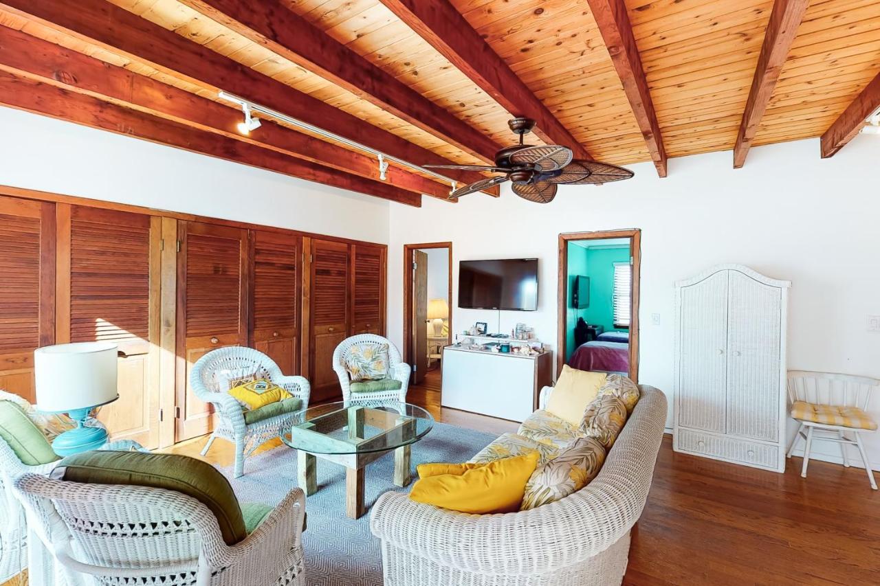 Huron Hideaway - carbon neutral hotel in Bay Shore
