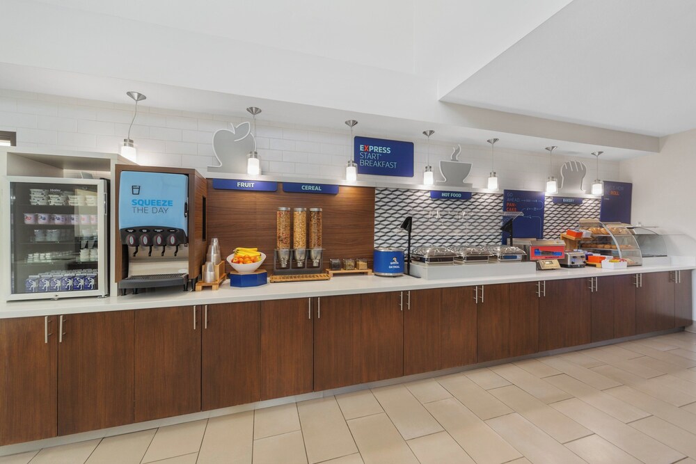 Holiday Inn Express & Suites Houston NW Tomball Area by IHG - photo 63