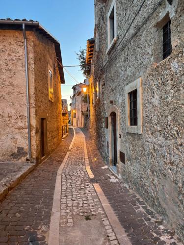 La casa di mezzo — 4-Star Luxury Hotel in Calascio, Italy